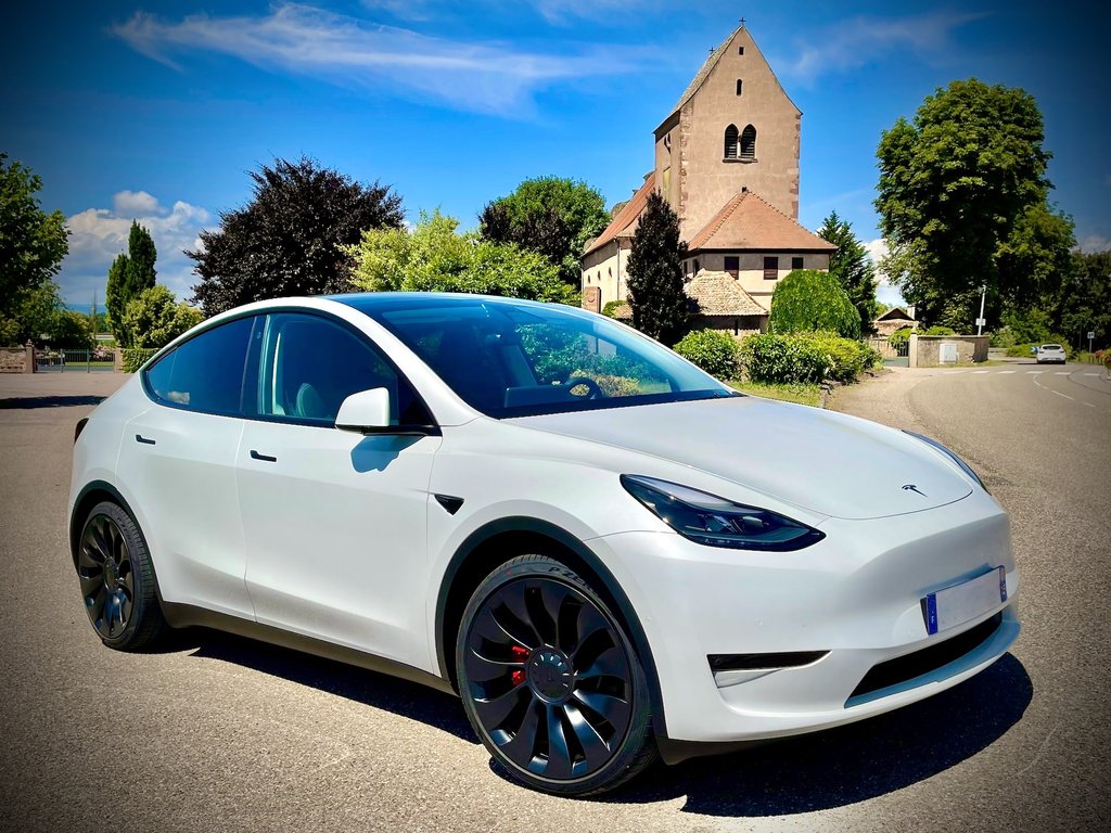 Najbolji dodaci za Tesla Model Y 2024.