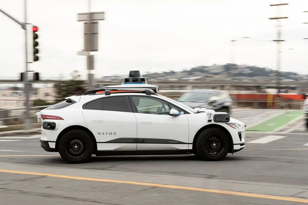 Napetosti zaradi taksijev Waymo v San Franciscu